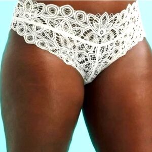 Third love ,Elegant Lace White Lingerie, large size, new with tags